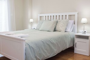 3 bedrooms, iron/ironing board, WiFi, bed sheets