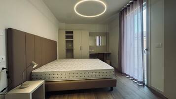 Deluxe Apartment | Iron/ironing board, free WiFi, bed sheets, wheelchair access