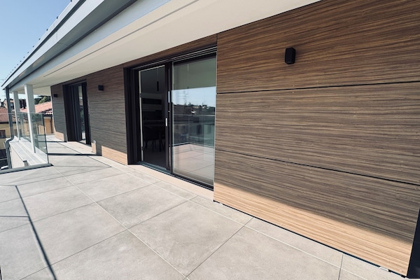 Penthouse, Blick auf den Innenhof | Balkon