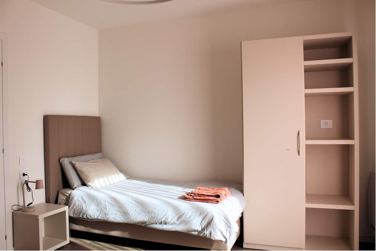 Comfort Twin Room | Iron/ironing board, cribs/infant beds, free WiFi, bed sheets