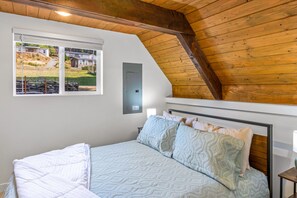 1 bedroom, bed sheets