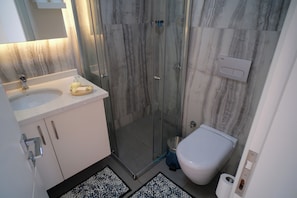 Comfort Double or Twin Room, Balcony, Mountain View | Bathroom | Shower, hair dryer, towels