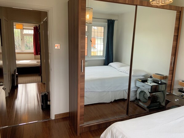 Iron/ironing board, WiFi, bed sheets, wheelchair access