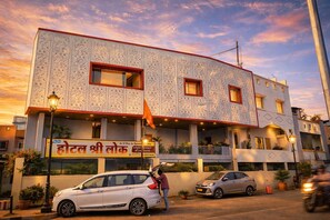 ด้านหน้าที่พัก