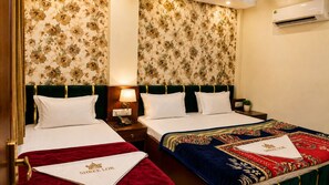 Deluxe Triple Room | Desk, free WiFi
