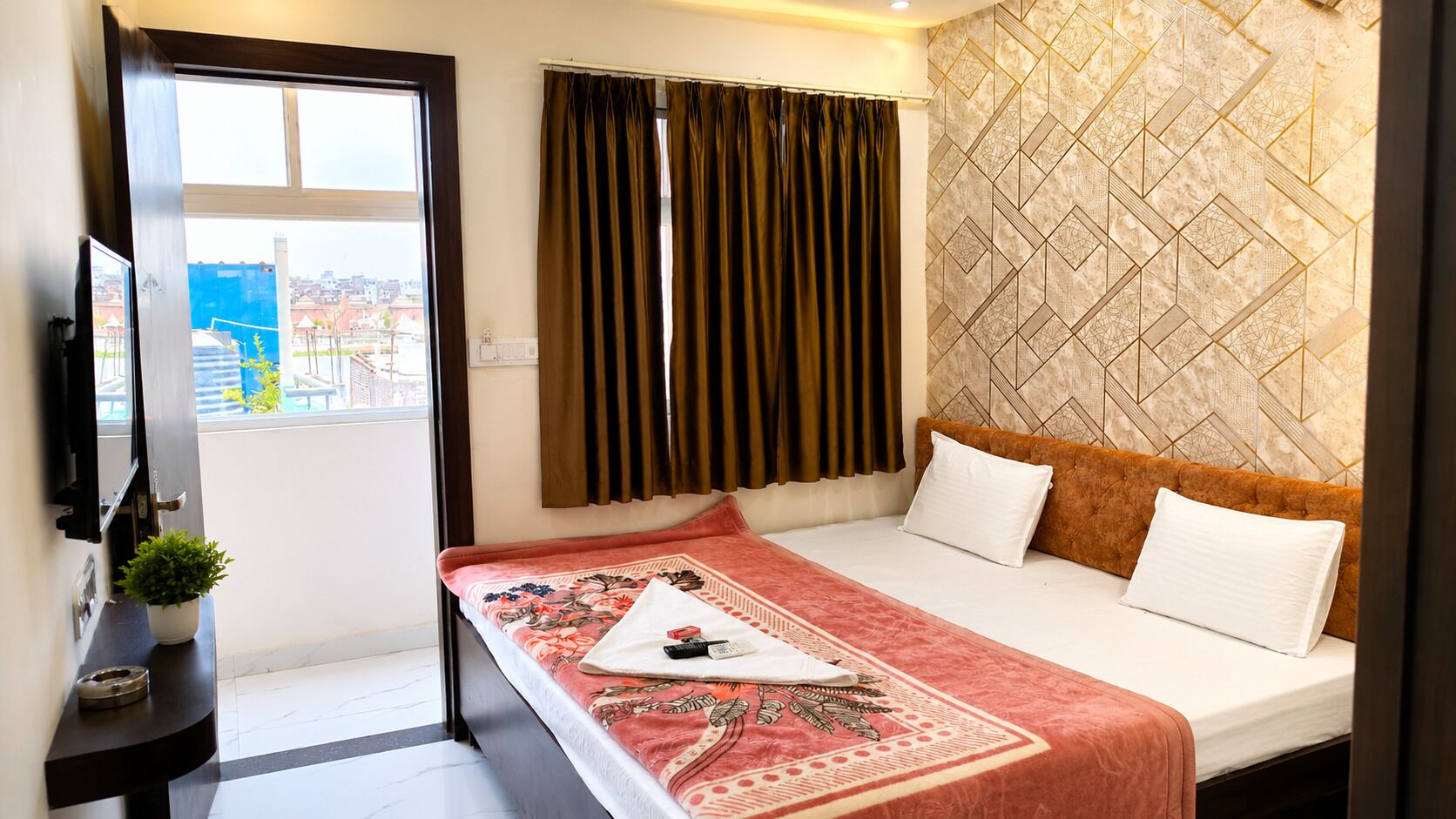 Deluxe Double Room | Desk, free WiFi