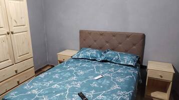 Espacio para trabajar con laptop y wifi gratis