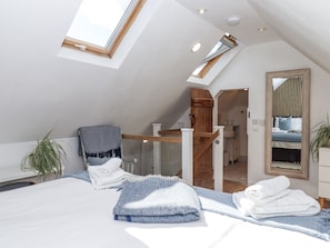 1 bedroom, individually decorated, individually furnished, free WiFi