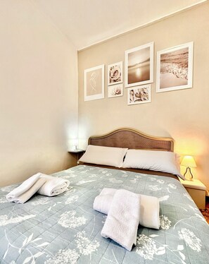 2 bedrooms, iron/ironing board, WiFi, bed sheets - Dwelling Concept_Art and holiday home_Free parking (Finale Ligure)