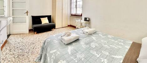 2 chambres, fer et planche à repasser, Wi-Fi, draps fournis