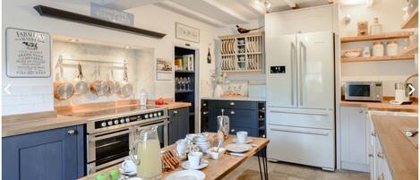 Micro-ondes, four, plaque de cuisson, lave-vaisselle