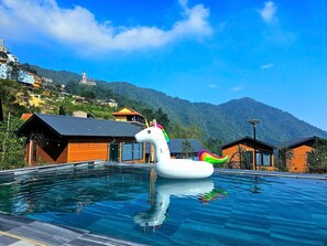 10 outdoor pools
