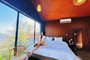 Junior Bungalow, 1 King Bed, Air conditioning, Mountain View