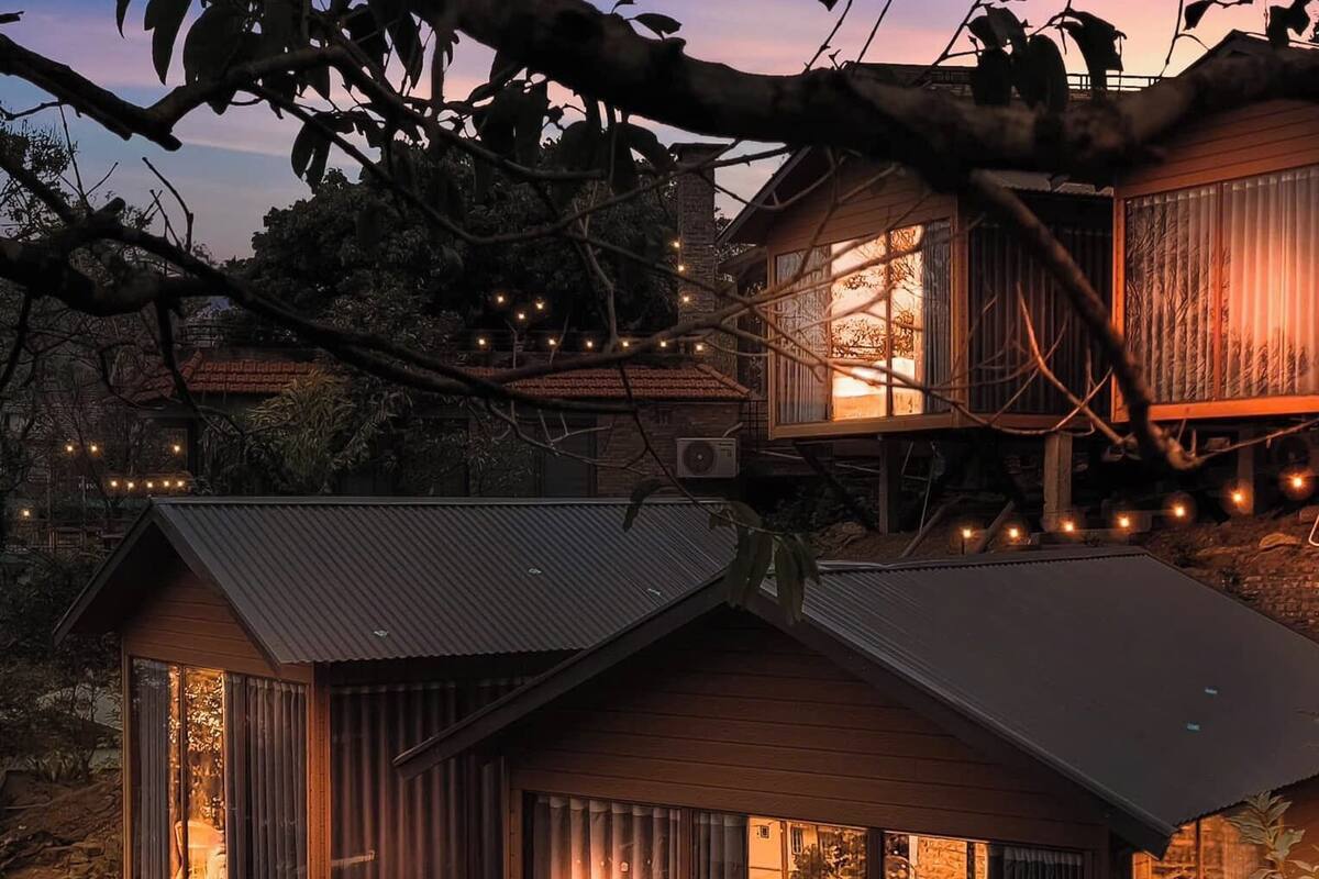 Junior Bungalow, 1 King Bed, Air conditioning, Mountain View