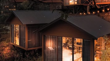 Junior Bungalow, 1 King Bed, Air conditioning, Mountain View | Free WiFi