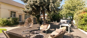 Villa Maxonale près de Paris avec Piscine Chauffée, Sauna & Jacuzzi