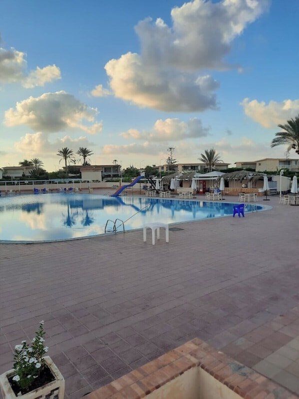 حمام سباحة