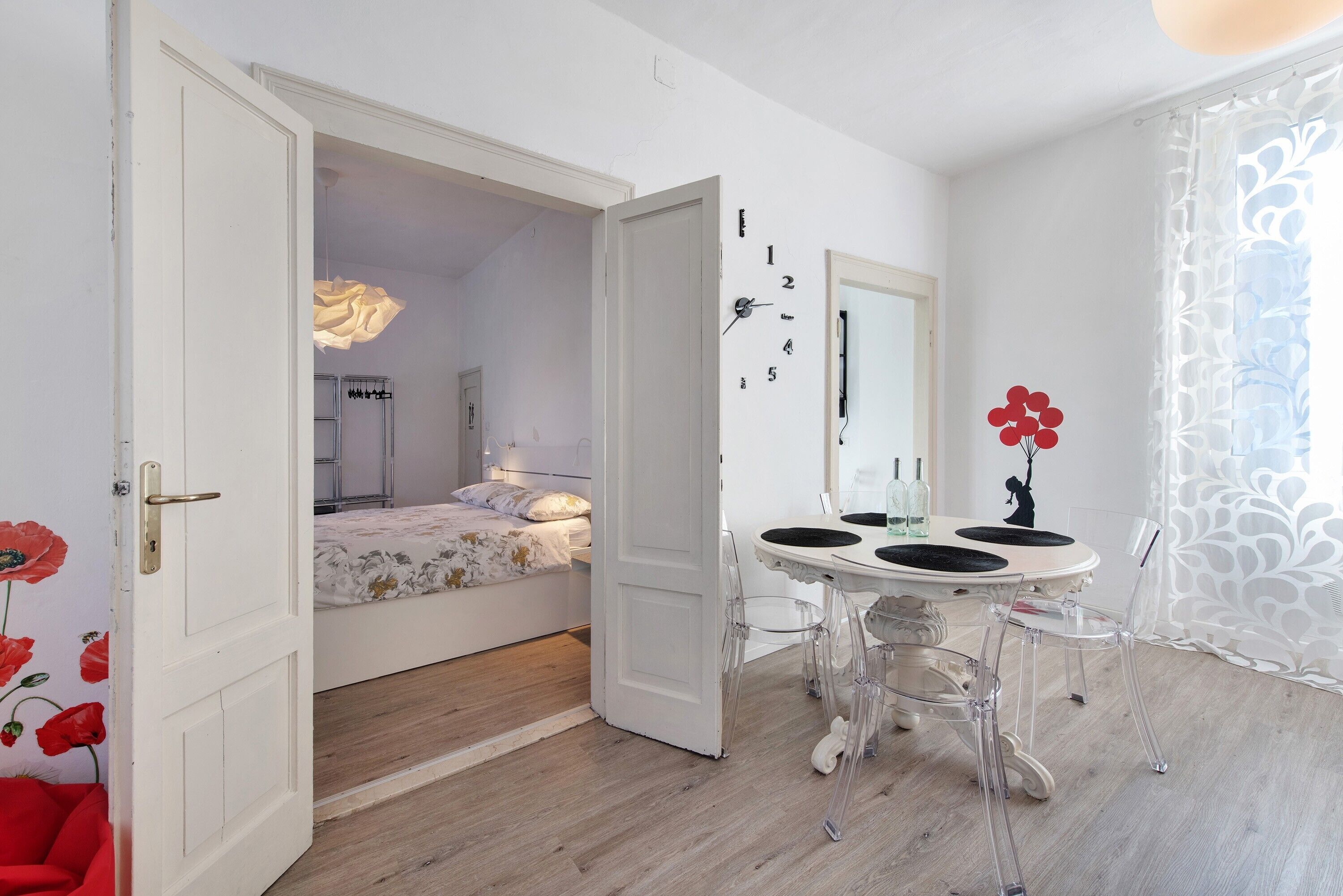 Iron/ironing board, WiFi, bed sheets