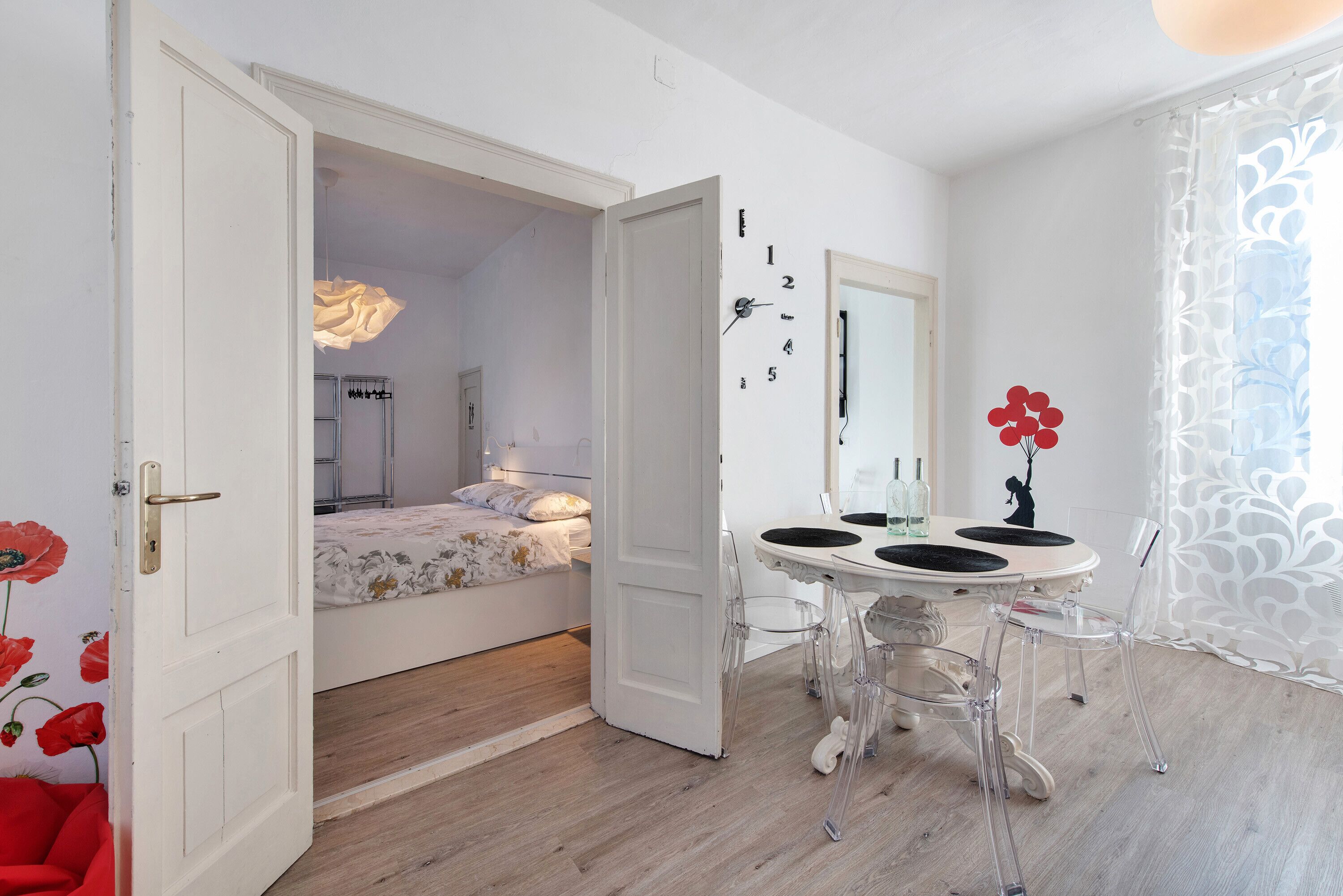 Iron/ironing board, WiFi, bed sheets