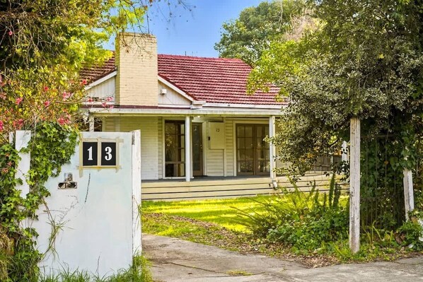 المنشأة من الخارج