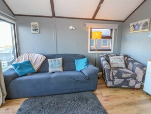 Cottage | Living area - Captain's Cabin (Aberystwyth)