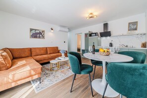 Apartament familiar, 2 dormitoris (Plitvice Lakes Apartments and Rooms 4) | Sala d'estar | Televisor de pantalla plana de 21 polzades amb canals per cable 