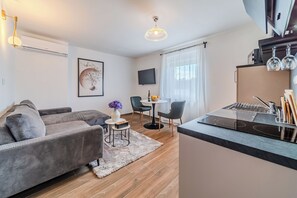 家庭公寓, 1 間臥室 (Plitvice Lakes Apartments and Rooms 3) | 客廳 | 21 吋平面電視連有線電視頻道