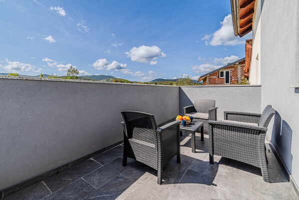 Apartamento familiar, varias habitaciones (Plitvice Lakes Apartments and Rooms 4) | Balcón