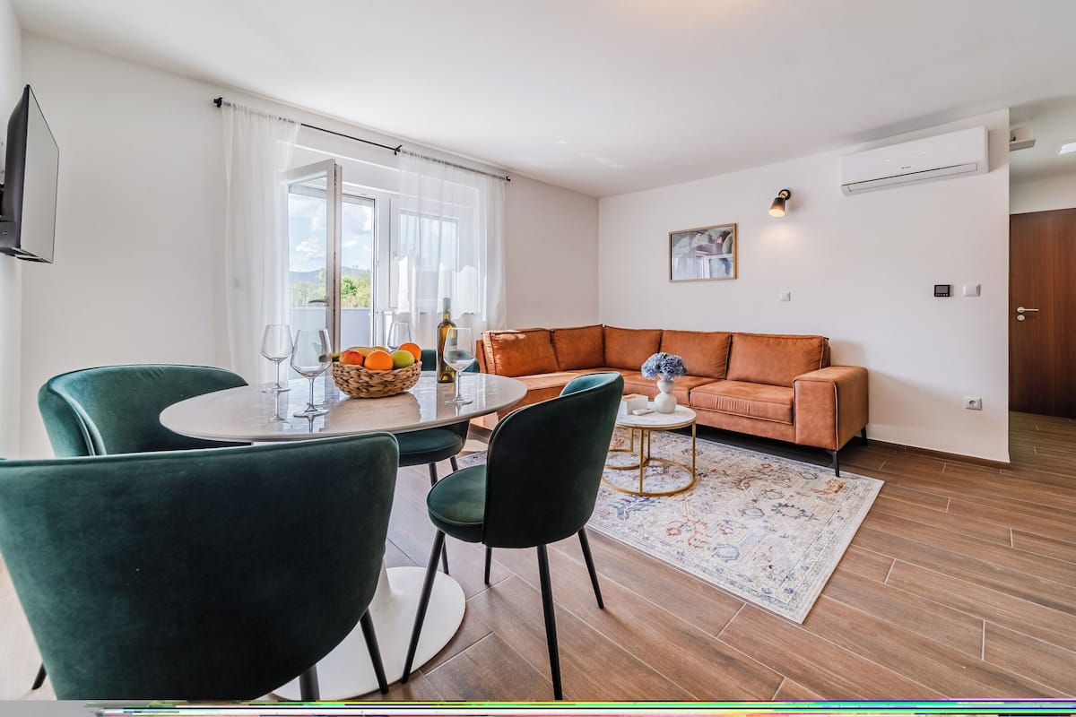 Family Apartment, Multiple Bedrooms (Plitvice Lakes Apartments and Rooms 4) | Living area | 21-inch flat-screen TV with cable channels
