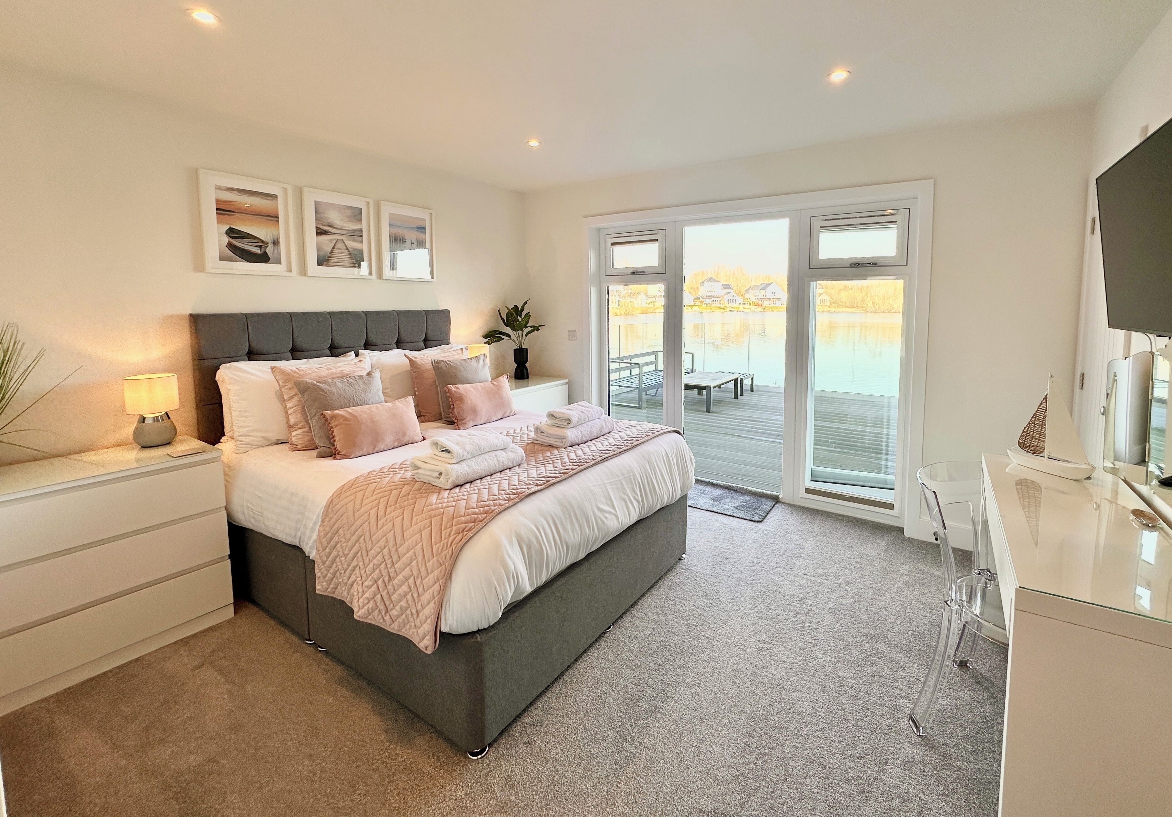 4 habitaciones, tabla de planchar con plancha y cuna de viaje 