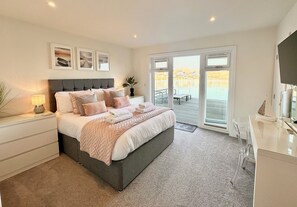 4 chambres, fer et planche à repasser, lit parapluie, Wi-Fi gratuit