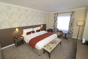 In-room safe, blackout drapes, iron/ironing board, free WiFi - Nuremore Estate (Carrickmacross)