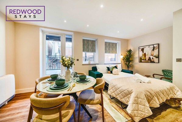 1 Schlafzimmer, Schreibtisch, Bügeleisen/Bügelbrett, Reisekinderbett