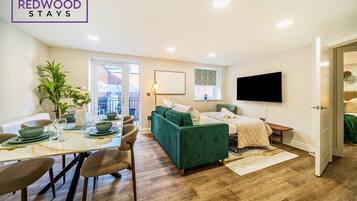 1 Schlafzimmer, Schreibtisch, Bügeleisen/Bügelbrett, Reisekinderbett