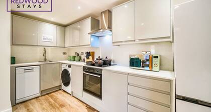 Brand New | Town Center | FREE WiFi | Balcony