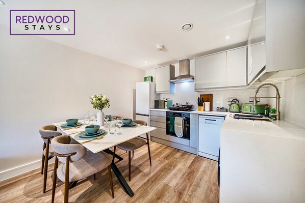 Fridge, microwave, oven, stovetop