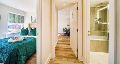 Brand New | Town Center | FREE WiFi | 58 Inch TV