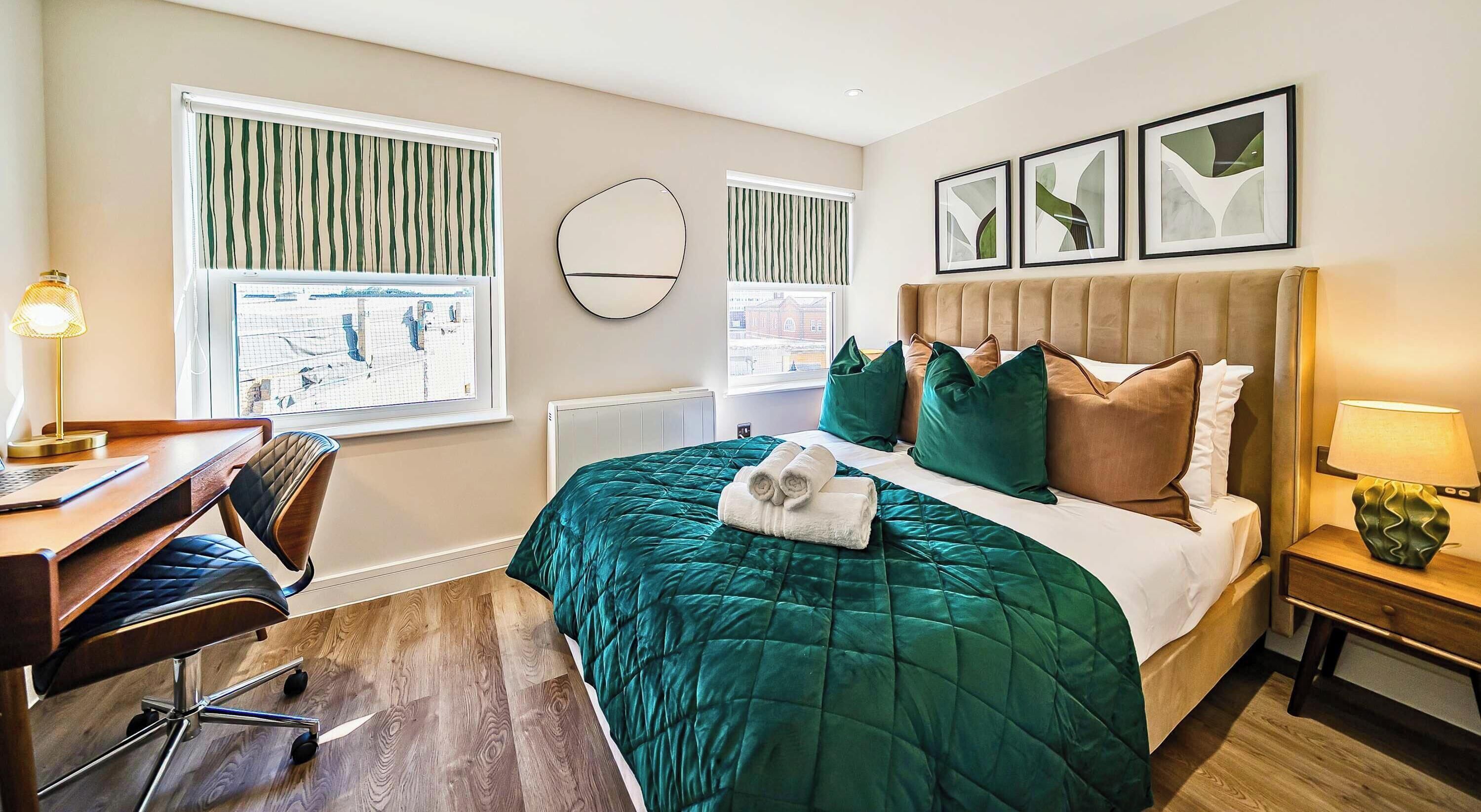 2 Schlafzimmer, Schreibtisch, Bügeleisen/Bügelbrett, Reisekinderbett