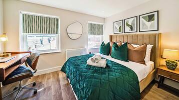 2 bedrooms, desk, iron/ironing board, travel cot