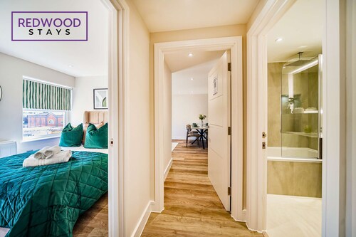 Brand New | Town Center | FREE WiFi | 58 Inch TV