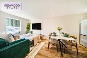 2 bedrooms, desk, iron/ironing board, travel cot