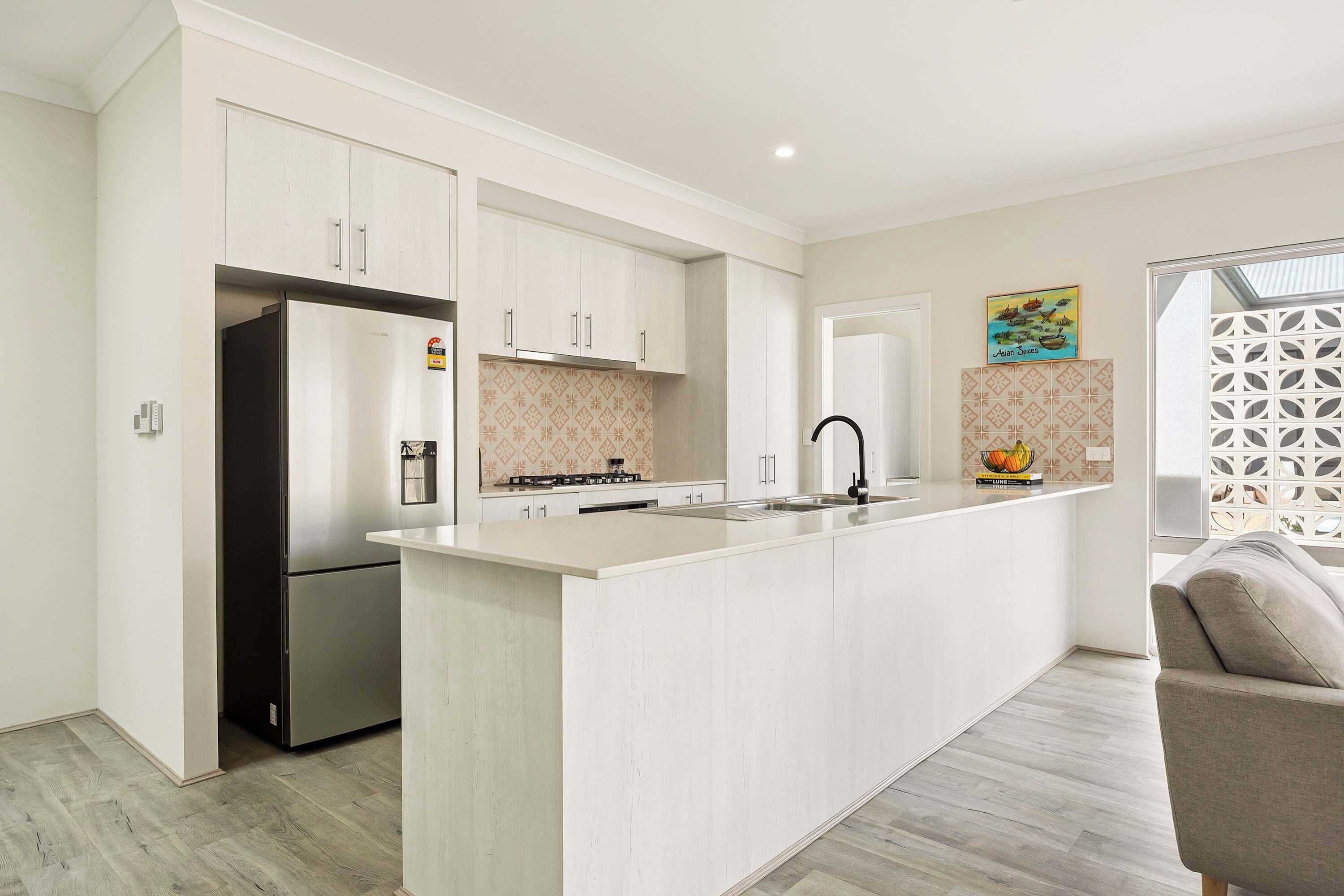 Refrigerador, microondas, horno, placa de cocina