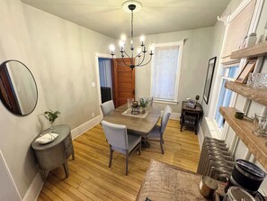 Dining - Island House Summary: (Minocqua)