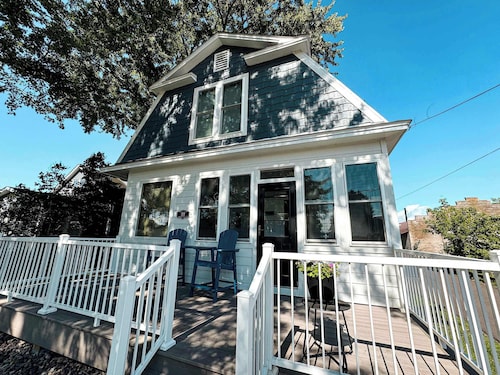 Island House Summary: