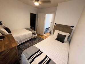 4 bedrooms, desk, WiFi, bed sheets