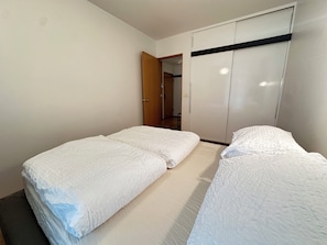 1 chambre, fer et planche Ă repasser, lit parapluie, Wi-Fi