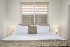 4 chambres, bureau, fer et planche Ă repasser, accĂšs au Wi-Fi (inclus)