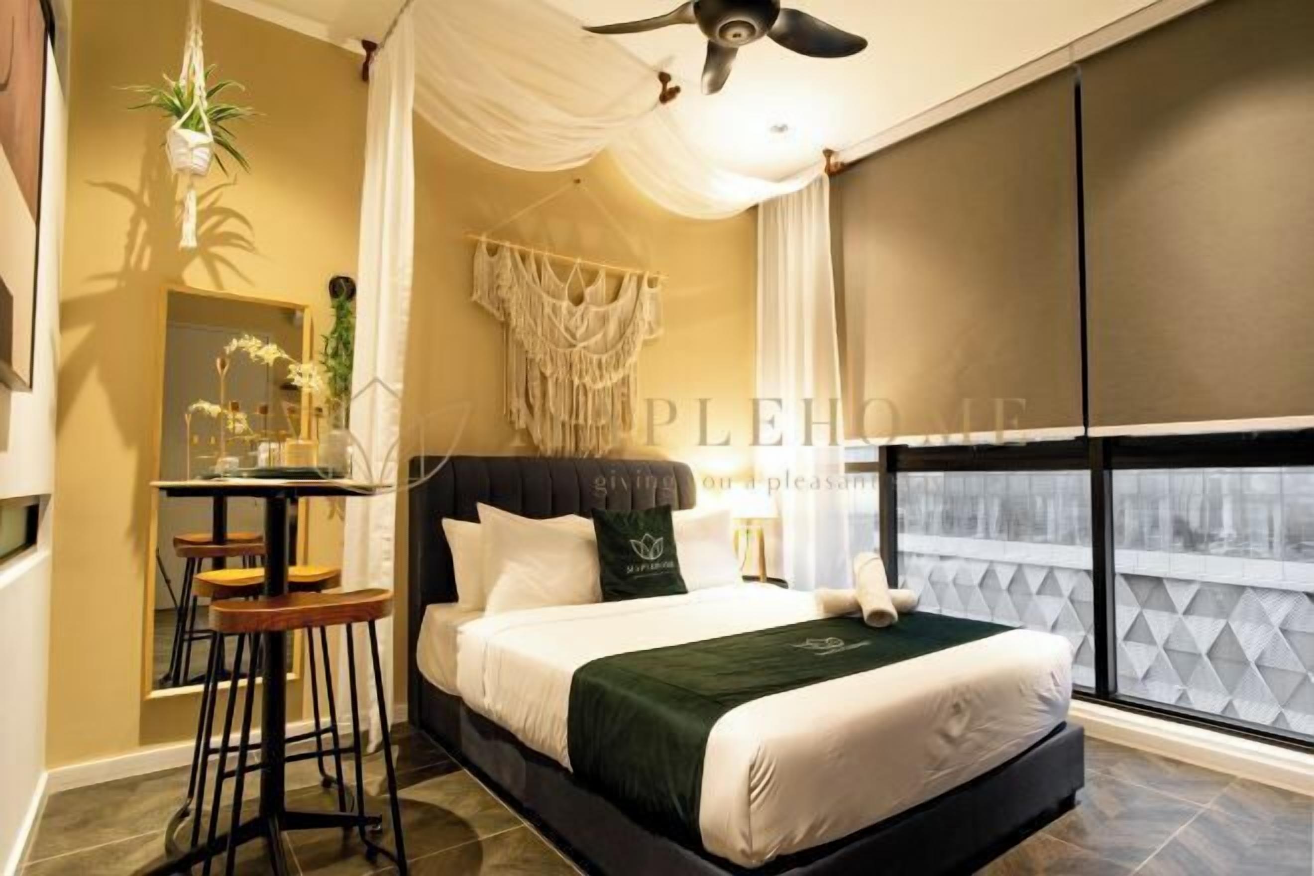 Desk, blackout drapes, iron/ironing board, free WiFi