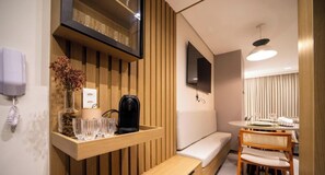 Basic Apartment | Dining - Vert House - LikeHome Hospedagens (João Pessoa)