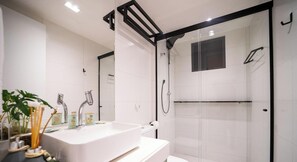 Basic Apartment | Bathroom - Vert House - LikeHome Hospedagens (João Pessoa)